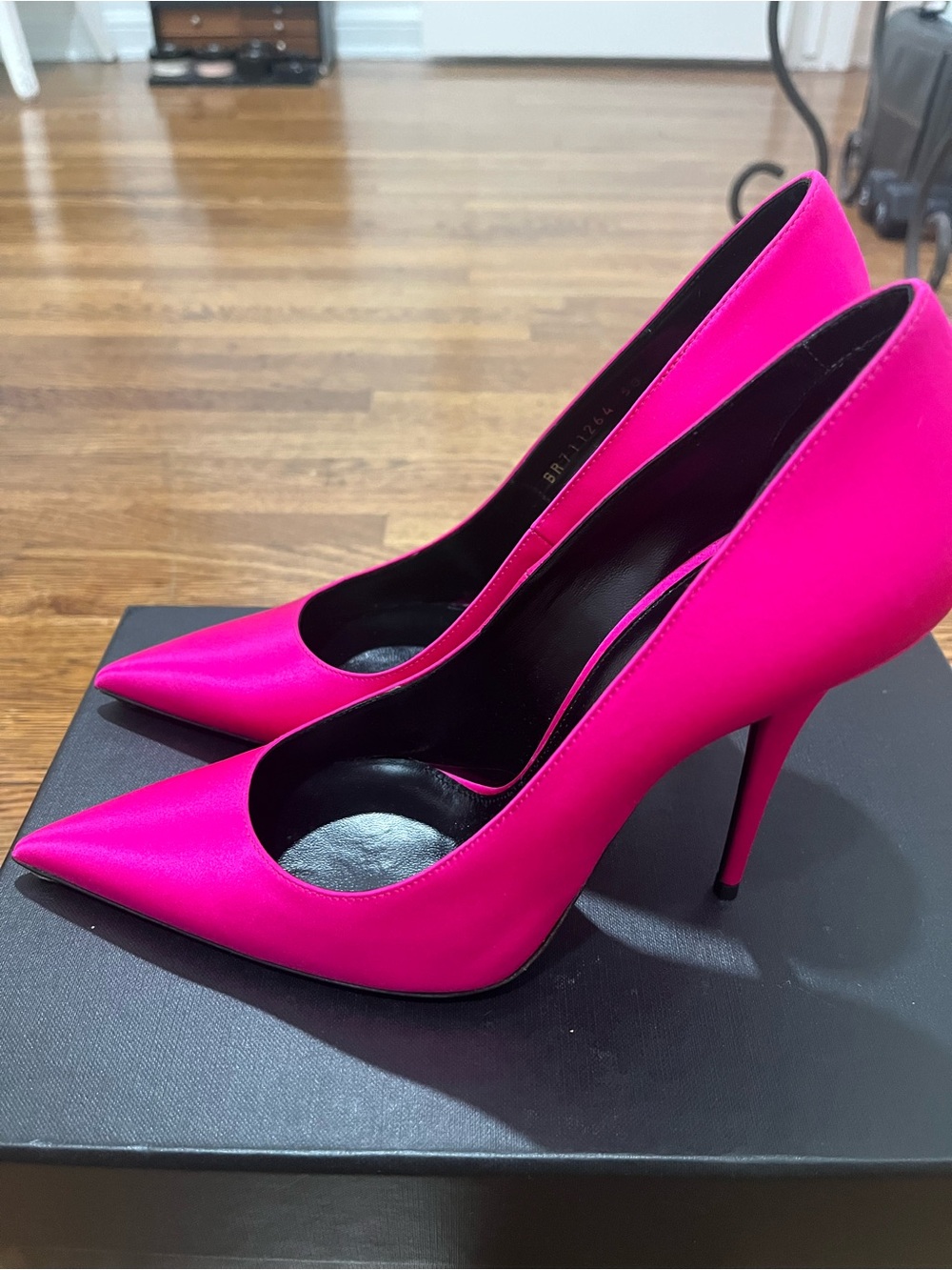 Saint Laurent Satin Hot Pink Pointed-Toe Pumps size 8 - Picture 3 of 5